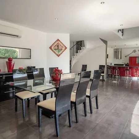Des Sables Villa *
